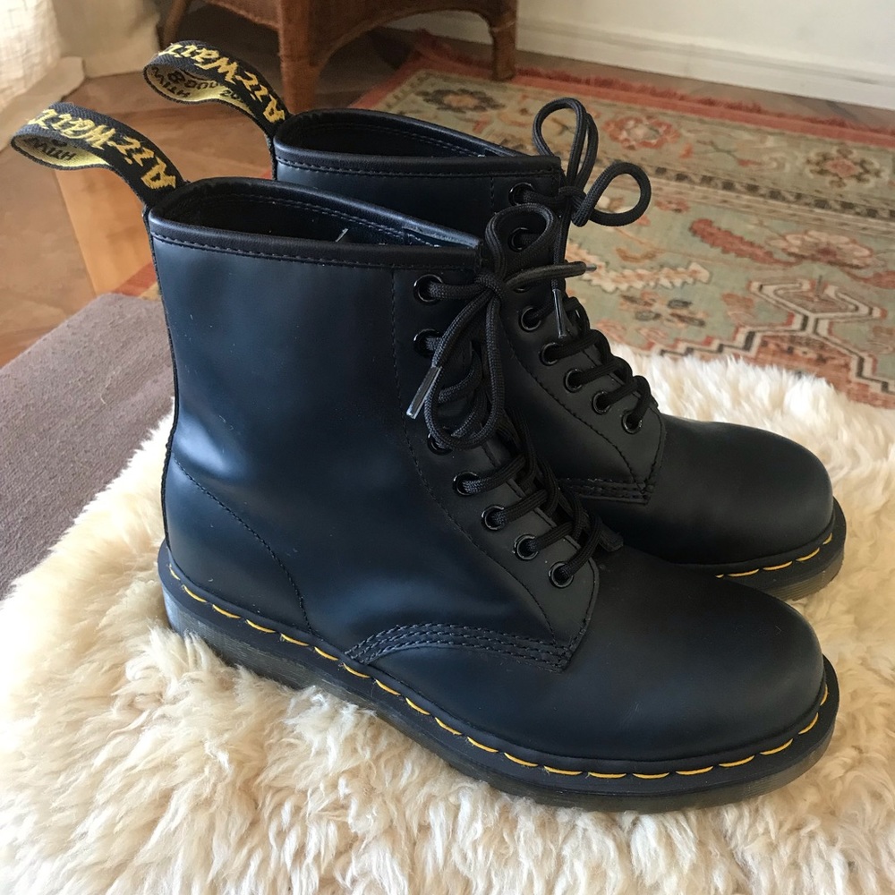 Dr. Martens Women’s 1460 Smooth Size 8